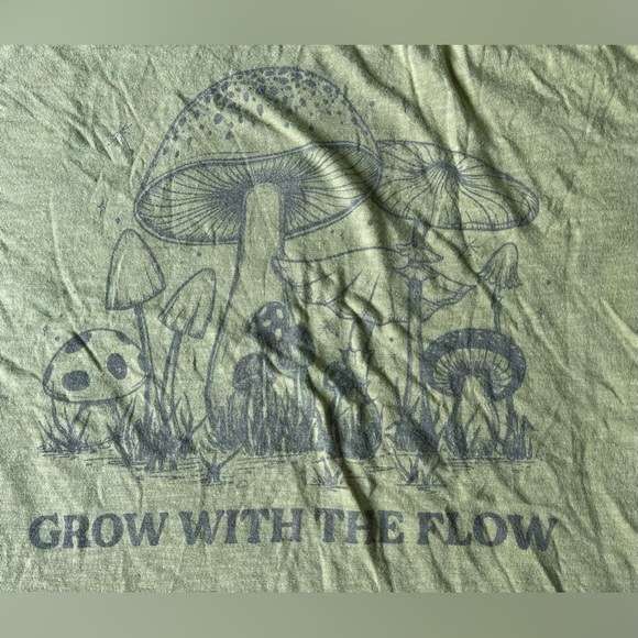 Rare, Green American Eagle Grow With The Flow T-Shirt Size Extra Small/Small. - Picture 3 of 5